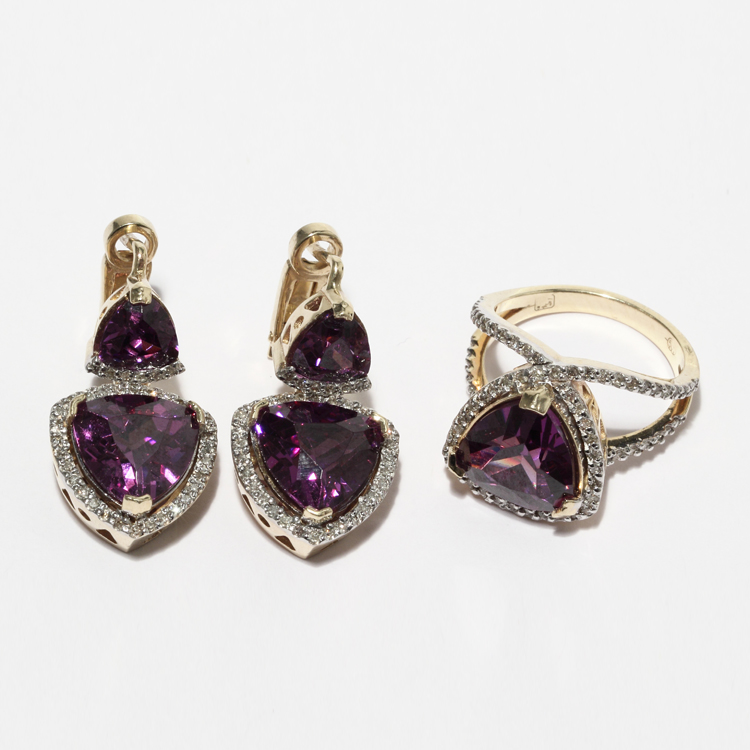 Щетка аметиста. Комплект с аметистом в серебре. Серьги и кольцо с аметистом. Серьги и кольцо с аметистом. Аметист овал.